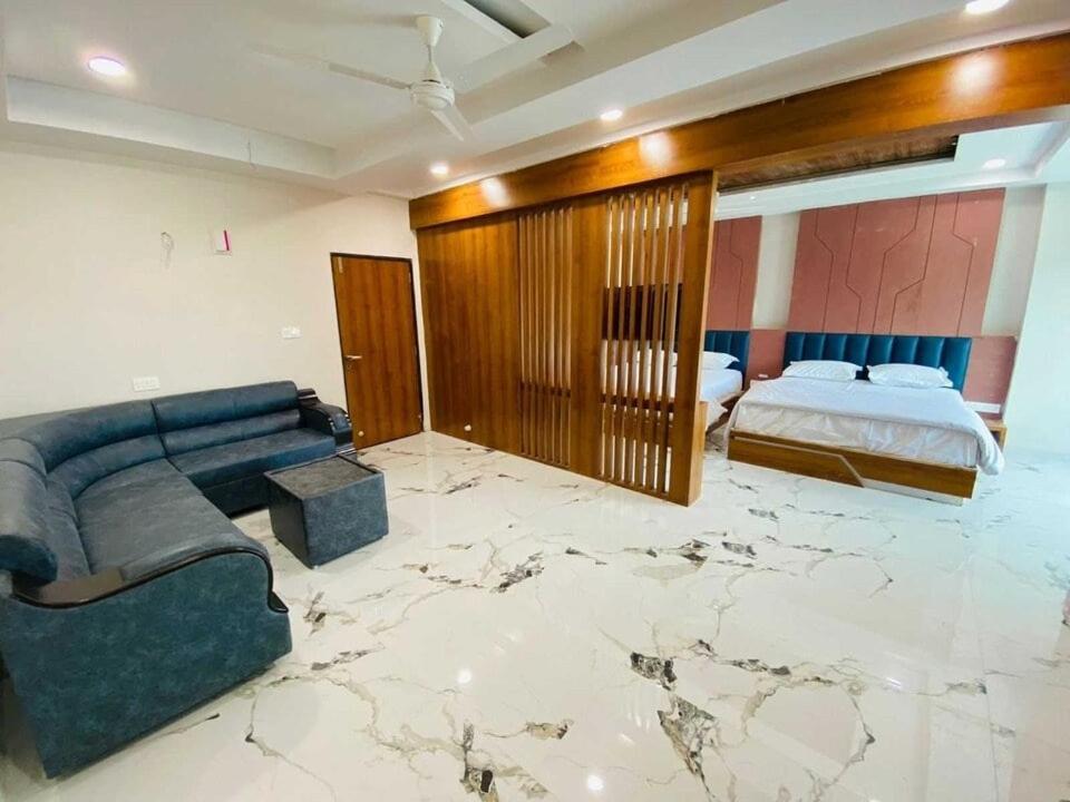 Super Townhouse Ambaji Formerly Hotel Kardhar Inn ภายนอก รูปภาพ