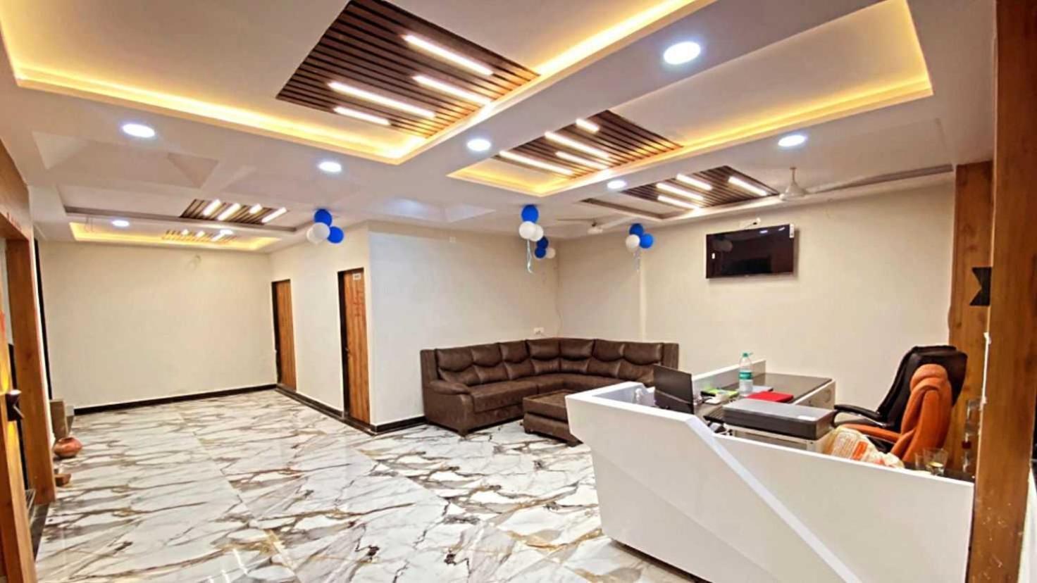 Super Townhouse Ambaji Formerly Hotel Kardhar Inn ภายนอก รูปภาพ