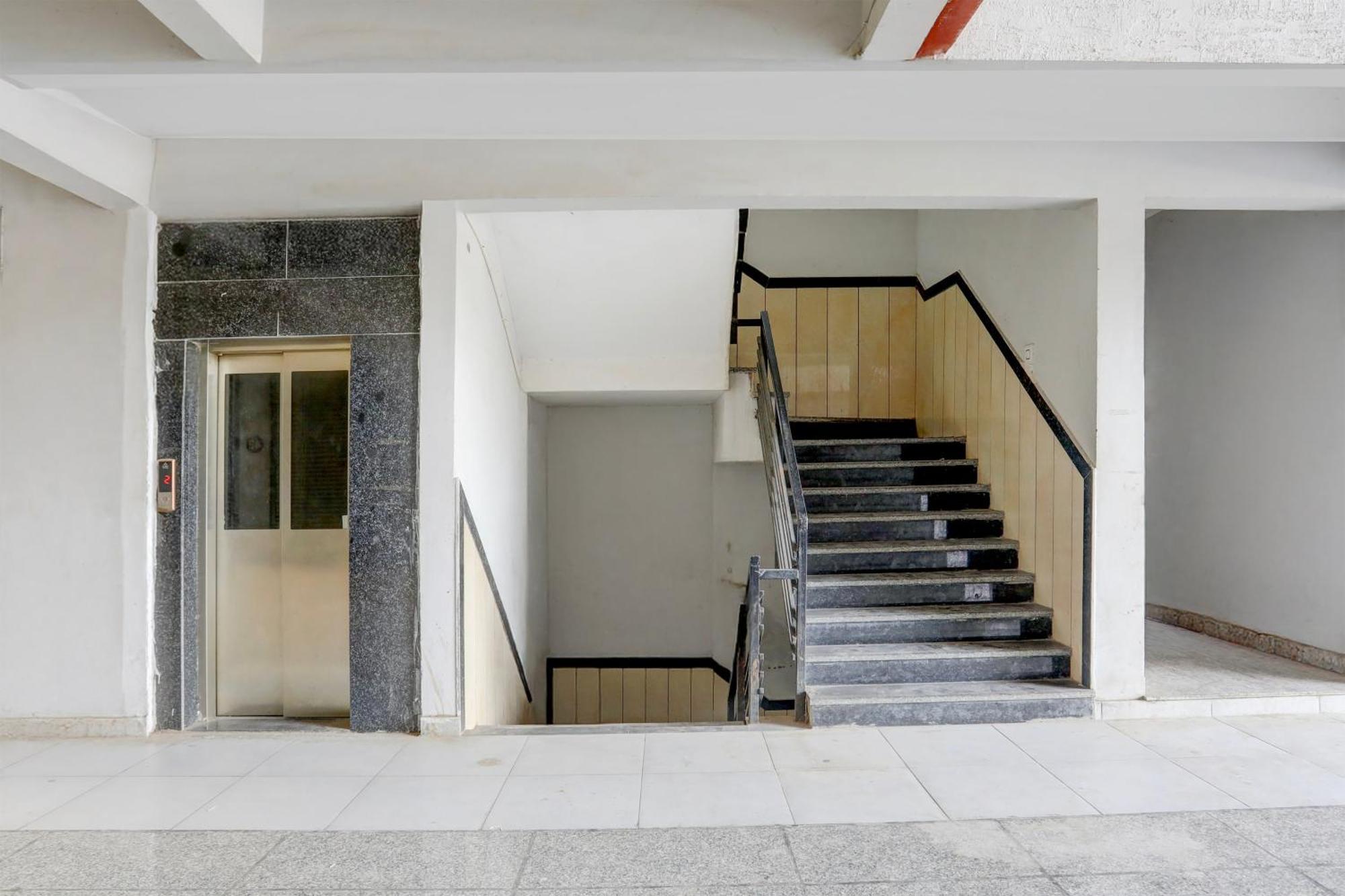 Super Townhouse Ambaji Formerly Hotel Kardhar Inn ภายนอก รูปภาพ