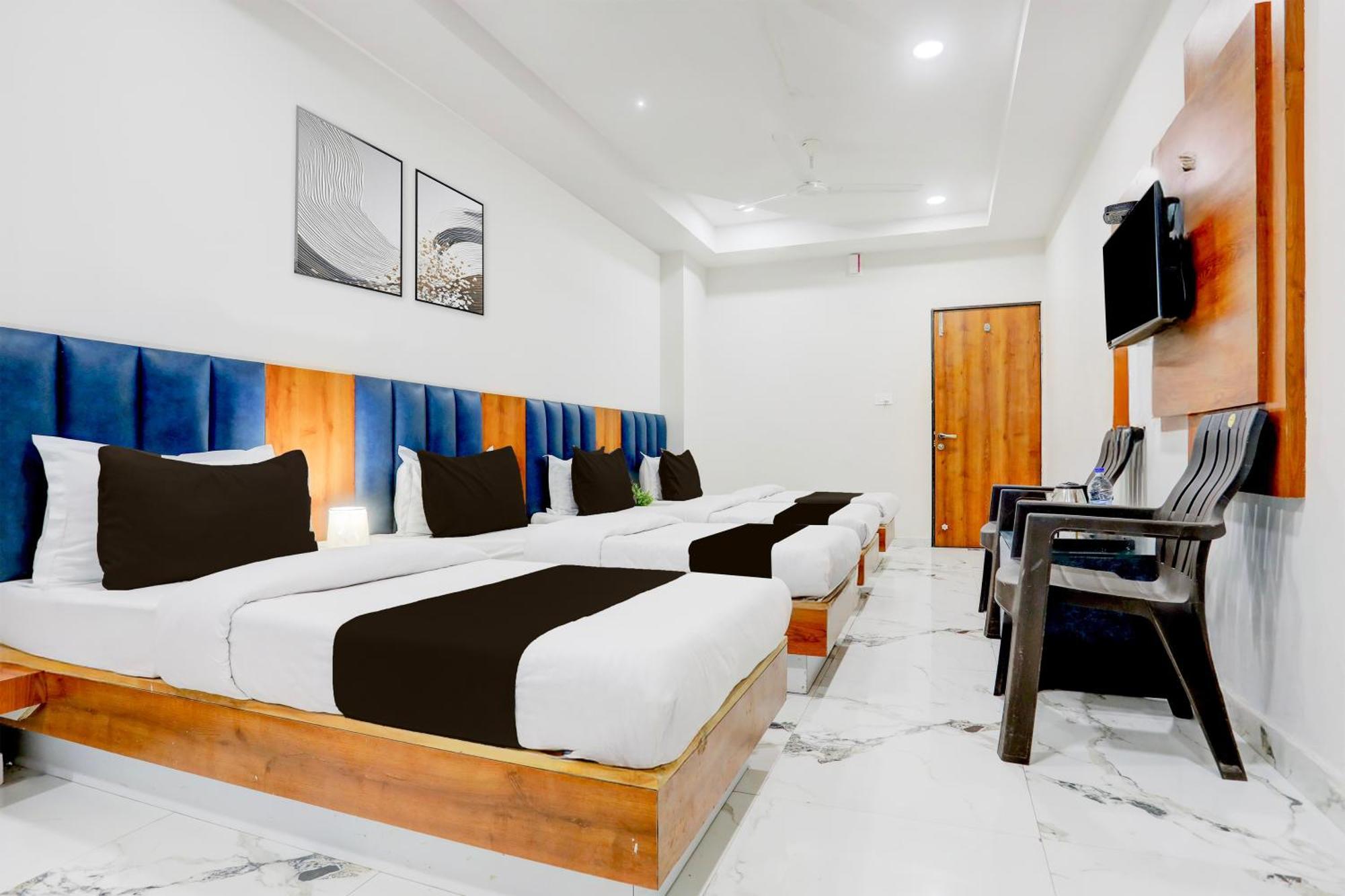 Super Townhouse Ambaji Formerly Hotel Kardhar Inn ภายนอก รูปภาพ