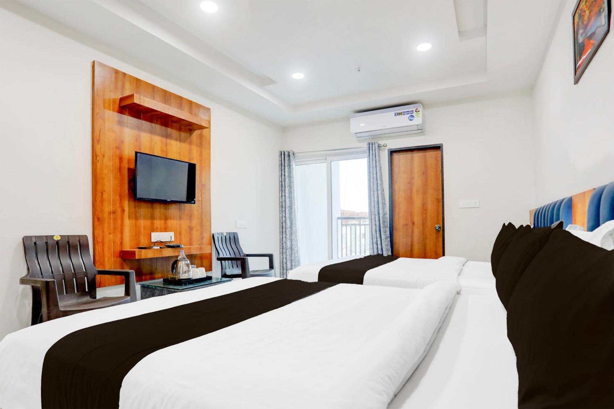 Super Townhouse Ambaji Formerly Hotel Kardhar Inn ภายนอก รูปภาพ