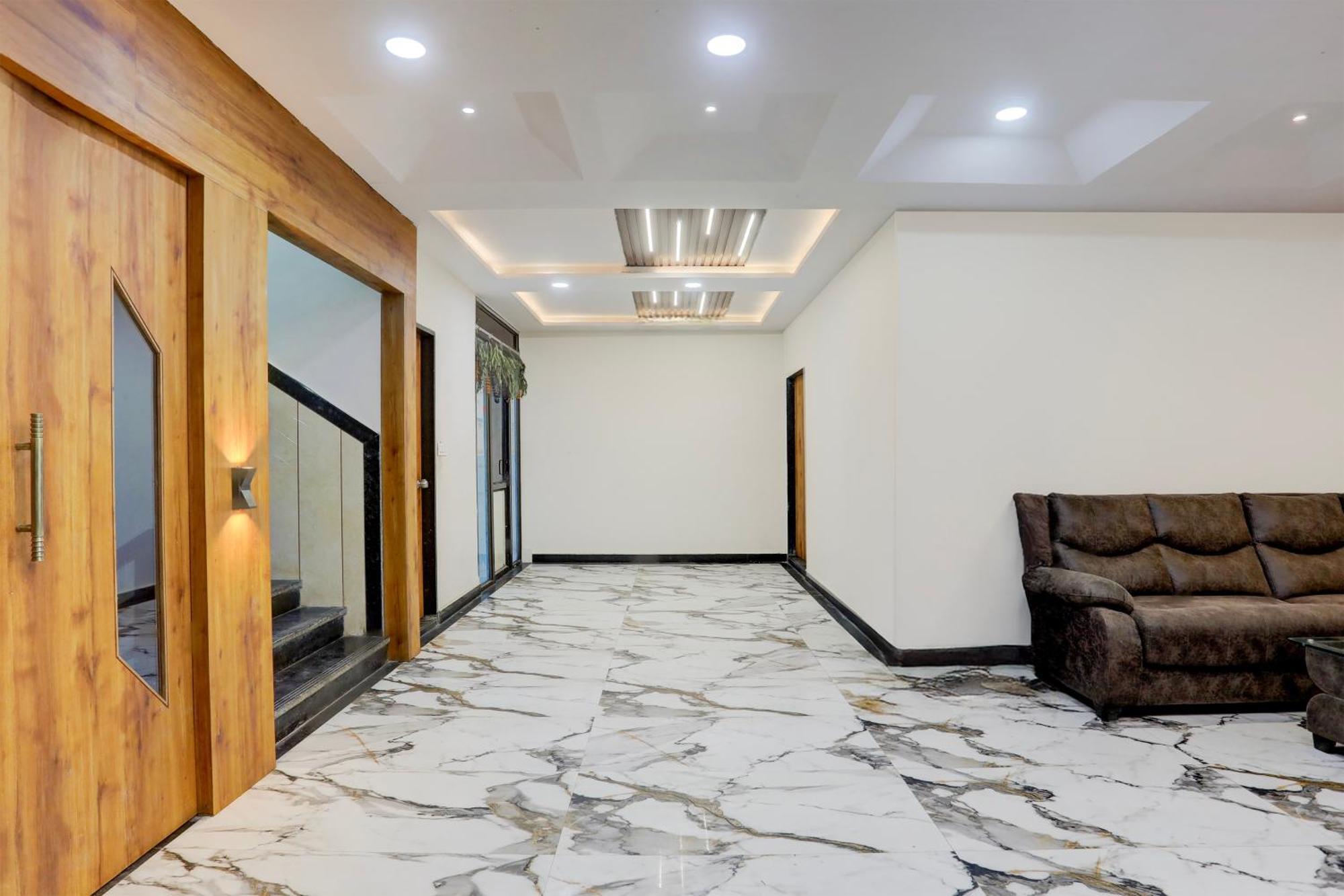 Super Townhouse Ambaji Formerly Hotel Kardhar Inn ภายนอก รูปภาพ
