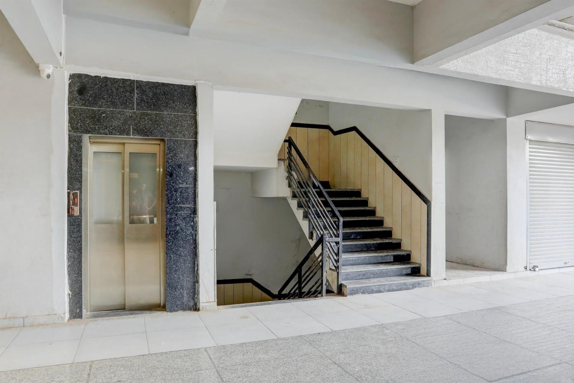 Super Townhouse Ambaji Formerly Hotel Kardhar Inn ภายนอก รูปภาพ