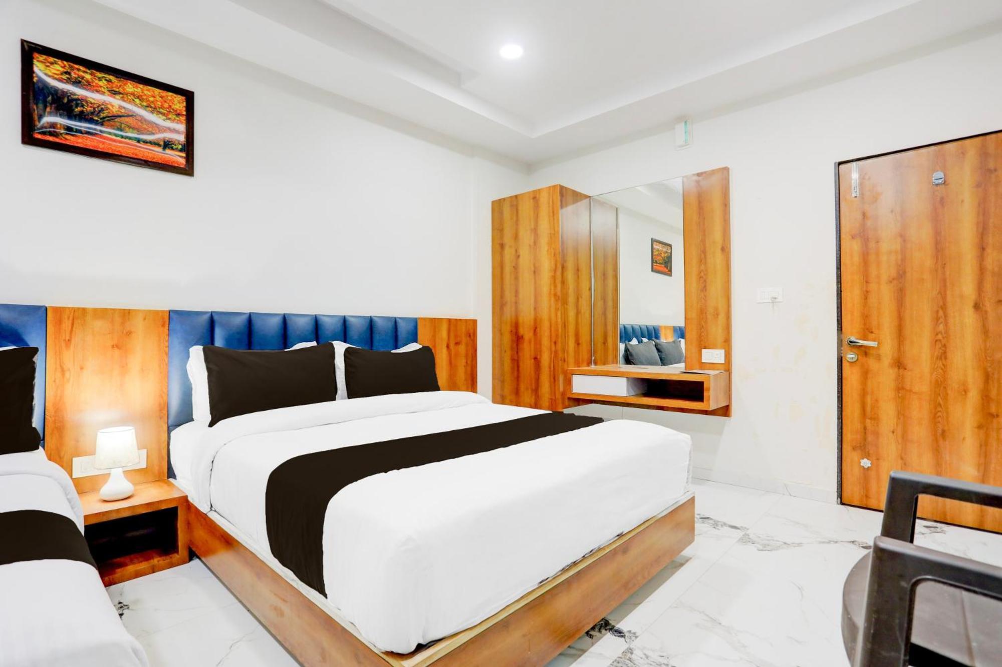 Super Townhouse Ambaji Formerly Hotel Kardhar Inn ภายนอก รูปภาพ