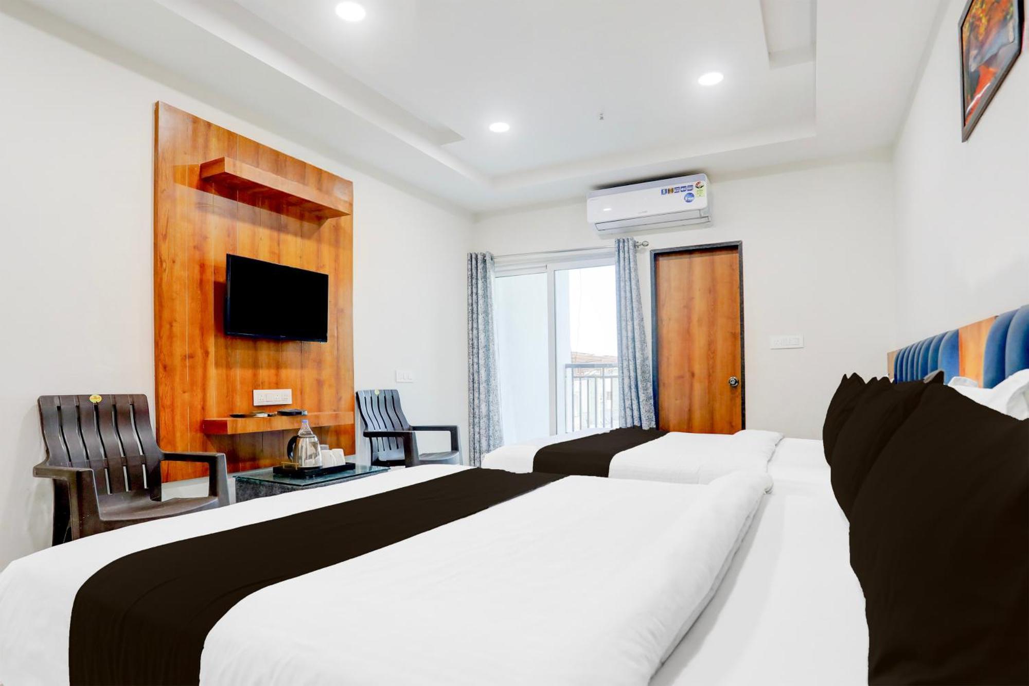 Super Townhouse Ambaji Formerly Hotel Kardhar Inn ภายนอก รูปภาพ