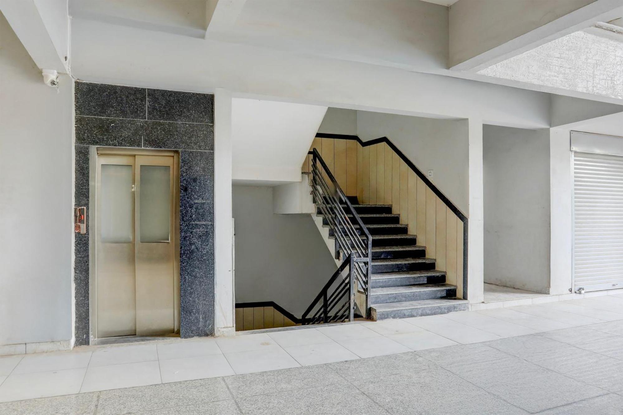 Super Townhouse Ambaji Formerly Hotel Kardhar Inn ภายนอก รูปภาพ