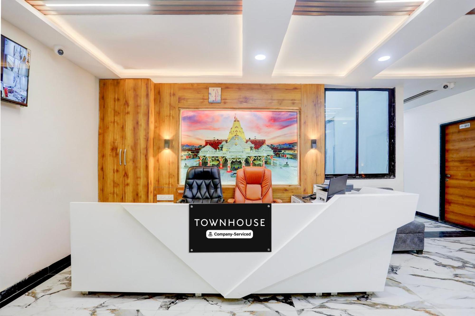 Super Townhouse Ambaji Formerly Hotel Kardhar Inn ภายนอก รูปภาพ